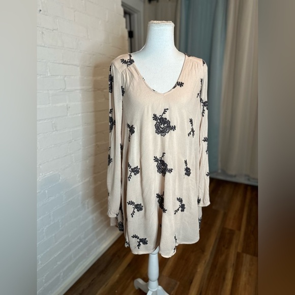 Free People Flowy Tunic Style Dress with Backless Detail - Picture 3 of 9